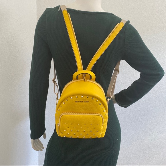 Firm ✨Michael Kors convertible Erin backpack - Picture 2 of 15